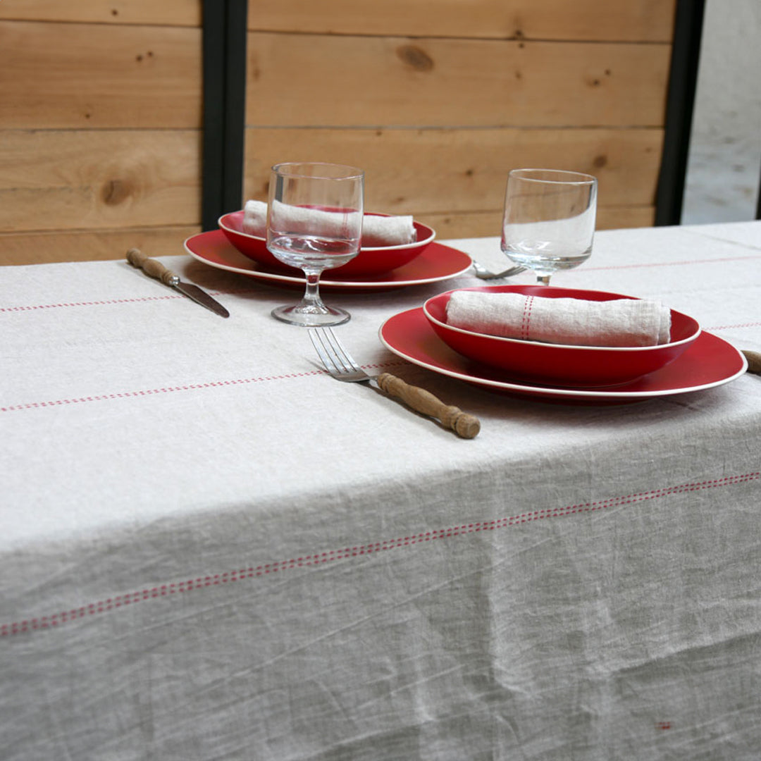 Charvet Éditions Rythmo Rouge Table Collection